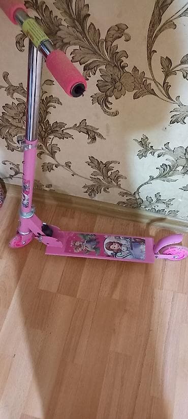 2 yas: Uşaq skuterı – qızlar üçün dizayn - Rəng: çəhrayı - Rəsm: gövdə və — 2