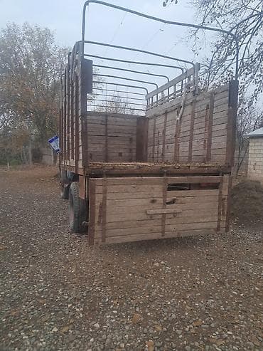 islenmis teker satiram: ZIL yük maşını, taxta bortlu və hündür üst karkaslı platforma ilə — 3