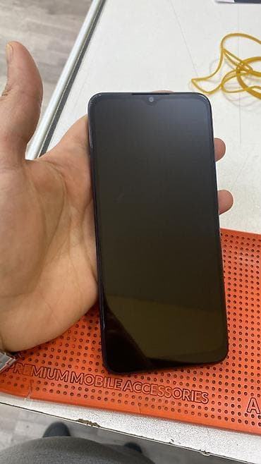 Smartfon – Qara Reng,64 gb, teksturalı arxa qapaq, “AI Camera” yazılı