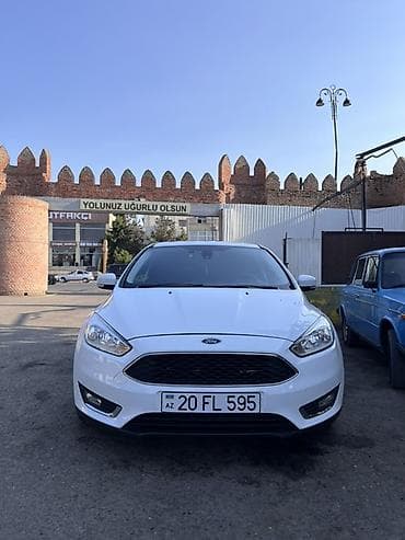 Ford Focus: 1.6 l | 2015 il 114000 km Sedan