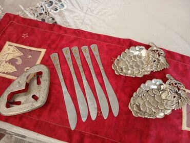 Gümüşü rəngli süfrə aksesuarları dəsti - 2 ədəd üzümlü dekorlu metal