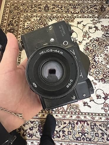fotokamera: Zenit TTL 35mm plyonka fotoaparatı - Ob’yektiv: Helios‑44M 58mm f/2 — 2