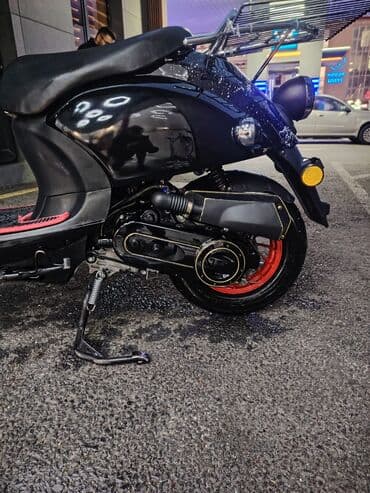 авто шлем: Polo mopet - Rəng: parlaq qara, qırmızı disklərlə - Kuzov: retro — 3