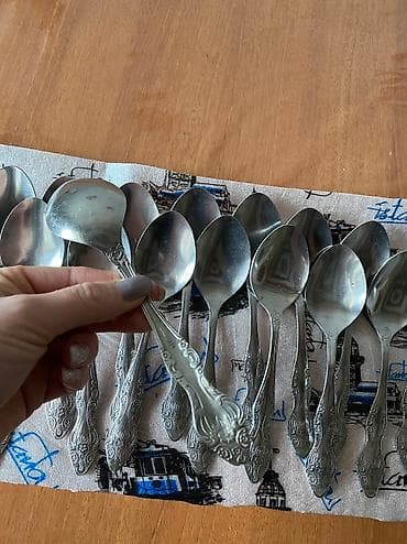 qaşiqlar: Cengel qasiqlar coxdu
6 ededi 10 manat — 3