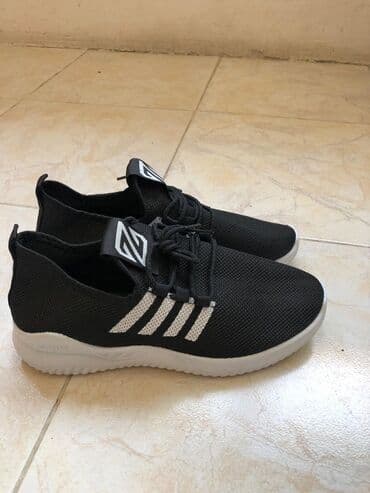 Qara rəngli idman ayaqqabısı - Üst hissə: nəfəsalan mesh parça, ayağa lalafo.az -da Qara rəngli idman ayaqqabısı - Üst hissə: nəfəsalan mesh parça, ayağa