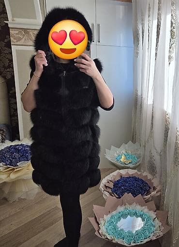 online geyim: Qara rəngli kürk jilet — kapüşonlu, fermuarlı model - Material: sıx — 3