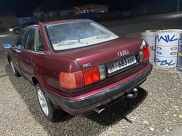 audi 80 2 e: Audi 80 sedan - Kuzov: 4 qapılı sedan, tünd bordo rəng - Ban — 4
