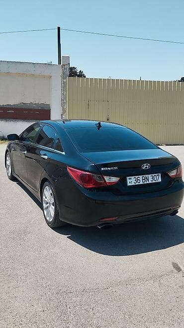 sonata yan guzgu: Hyundai Sonata sedan - Kuzov: qara rəng, 4 qapı, aerodinamik xətlər — 3