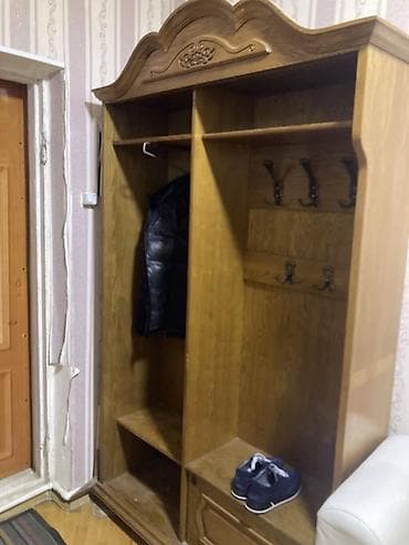 step deke: Klassik dizaynlı dəhliz üçün asılqanlı dolab - Material: təbii ağac — 3