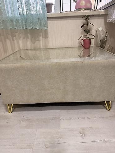 mudur stolu: Şüşə üstlü otaq masası / puf tipli çay masası - Üst hissə: parça ilə — 3