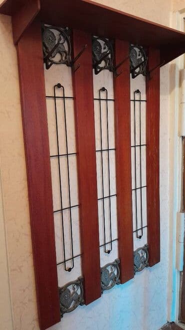 деревянная вешалка напольная: Taxta asılqan.Ünvan 9-cu mkr.Hündürlüyü 132sm.Eni 93sm — 2