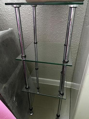 Şüşə rəf stendi.Deyerinden asagi satilir