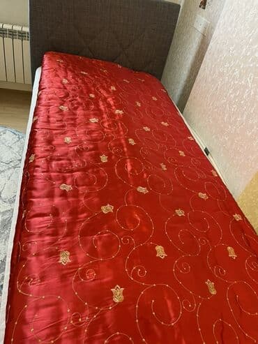 Balış üzləri: Yataq üçün Yeni Qaşlı rəng - Qırmızı Yataq örtüyü — 1