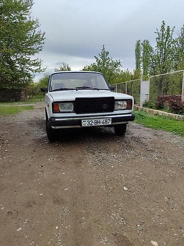 balaca maşın: VAZ 2107 sedan – ağ rəng, 4 qapı.zavidisəoy masindi maşın çox — 3