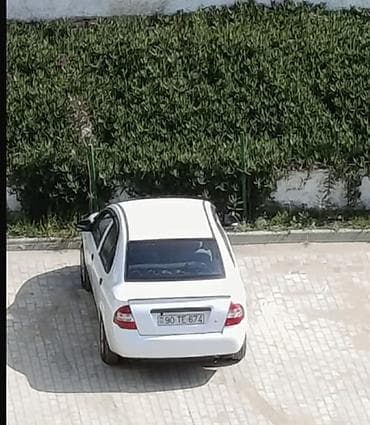 2107 ilə barter: Ağ rəngli sedan, 4 qapı, kompakt ölçü və şəhər üçün qənaətcil həll — 10