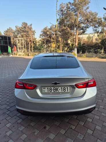 Şarj cihazları: Chevrolet Malibu sedan - Gümüş rəngli, aerodinamik kuzov, LED gündüz — 2