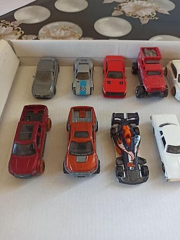 Matchbox ve Hotwheels ededi 5manat
Hamısı birlikte 35 manat
12 eded — 2