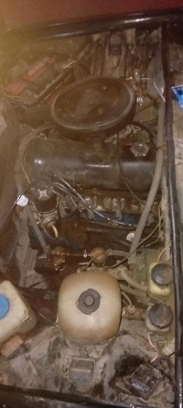 vaz 21 06 ehtiyat hisseleri: VAZ 2106 sedan - Kuzov: klassik 2106 dizaynı, 4 qapı, qara rəng. - Ön — 4