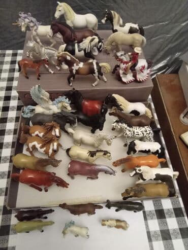 ağ at şəkilləri: Fiqur, Plastik — 2