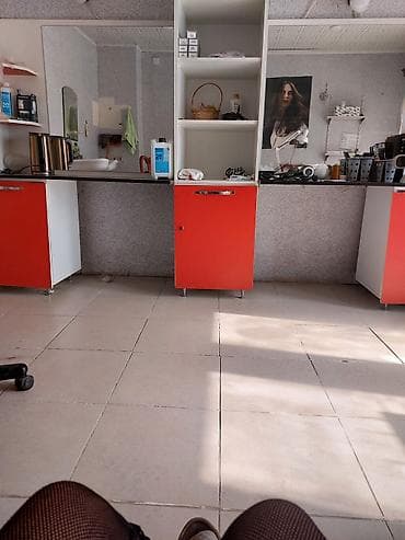 panda geyimi: Gözəllik salonu üçün işçi stolu və vitrindən ibarət modul mebel dəsti — 1