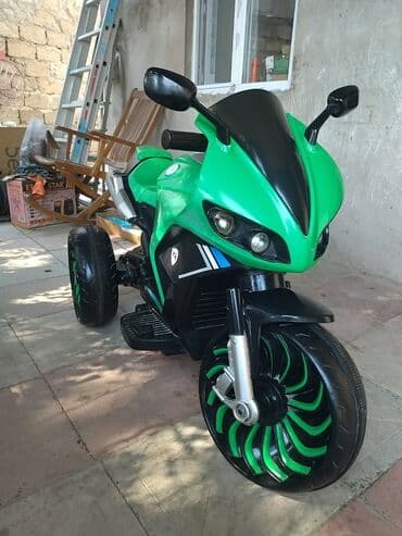 Moto ela veziyet, az surulub. 12 yasa geder. iki motor ve iki — 7