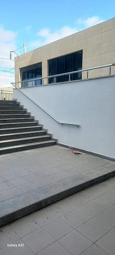 Pilləkən məhəccərləri: Paslanmayan poladdan məhəccər və tutacaq sistemi - Material: yüksək — 1