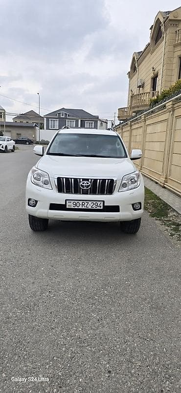 multi sukan: Toyota Land Cruiser Prado, ağ rəng, 5 qapı, 7 yerlik salon. Güclü tam — 1