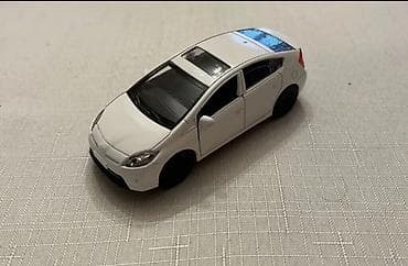 at oyuncaqlari: Ağ rəngli die-cast oyuncaq maşın modeli - Korpus: metal gövdə — 1
