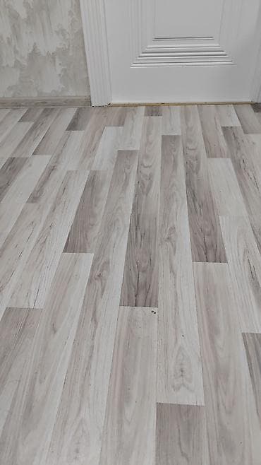 keci satşı: Açıq və orta tonlu ağac naxışlı laminat döşəmə Təcili satılır. Laminat — 1