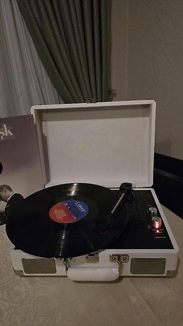 Vinil çalğı aparatı – çamadan dizaynlı, portativ - Rəng: ağ, metalik — 3
