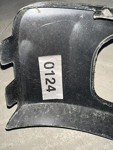 car kendi: BMW F01 (7 Series) arxa bamper üçün alt qara moldinq/triminq hissəsi — 3