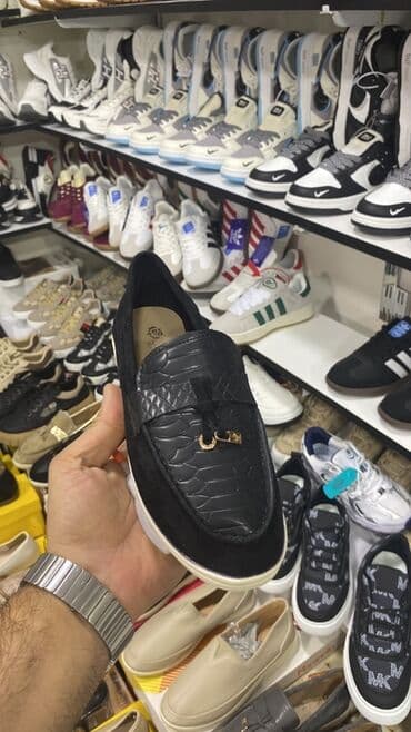 flis kişi tolstovkaları: Məhsul: Kişi və qadın ayaqqabıları – gündəlik və stil kombinasiyası — 12