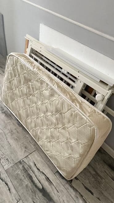 mebellər ikinci əl: Oğlan və qız üçün, Dördbucaq, Beşik, Dəst ilə, Matras ilə, Yellənmə mexanizmsiz — 1