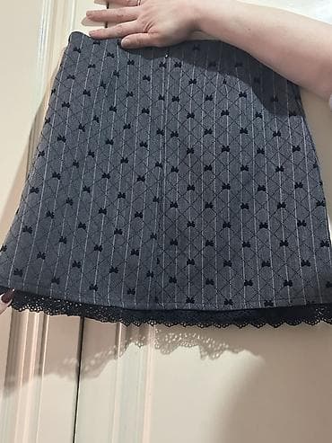 hk 9 pro plus: Qısa ətək – boz rəng, fiqurlu naxışlı L razmer yazilib ancaq M ucun — 2