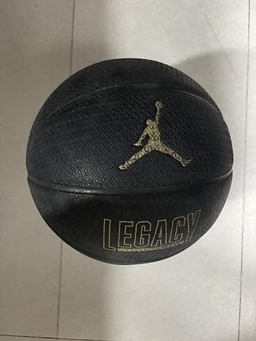 баскетбол: Məhsul: Jordan Legacy basketbol topu - Rəng: Qara, qızılı loqo və — 2