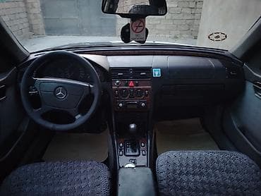 bmw x5 e53: Mercedes-Benz C-Class: 2.2 l | 1996 il Sedan — 3