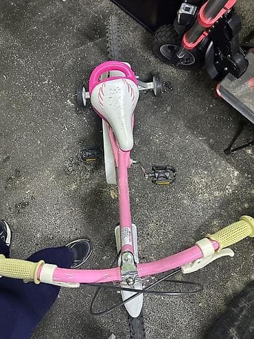 Uşaq geyimi və ayaqqabıları: Uşaq velosipedi – Trinx, çəhrayı Xüsusiyyətlər: - Təkər ölçüsü — 3