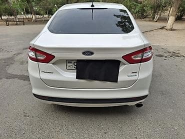 inmotion scooter s1: Ağ rəngdə Ford Fusion sedanı. Bu avtomobilin salonda rahat — 10