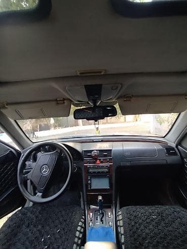 Mercedes-Benz C 280: 2.8 l | 1996 il Sedan