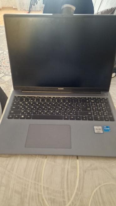 braun: Huawei noutbuk – kompakt, yüngül korpus və nazik çərçivəli ekran — 3