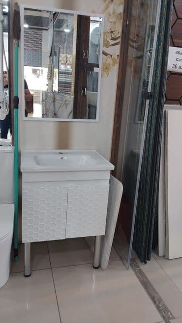 Santexnika: Ağ rəngdə, lavabo ilə birlikdə olan dolab və güzgü dəsti. Dolabın — 1