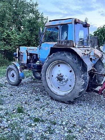 balaca maşın: MTZ traktor, kabinəli, arxa 3 nöqtəli asqı və PTO ilə. Mexaniki — 2