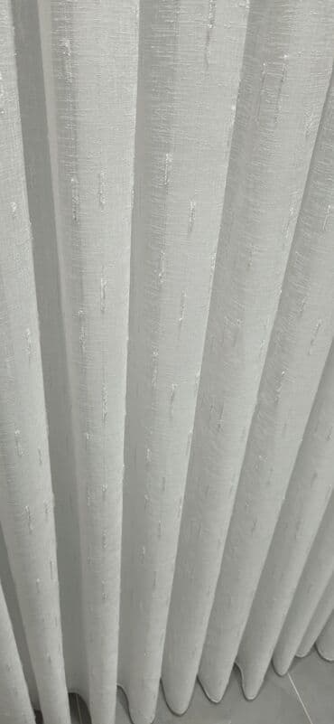 yuxuda ağ pərdə görmək: Ağ rəngdə olan bu pərdə, otağınıza zərif və təmiz bir görünüş bəxş — 5