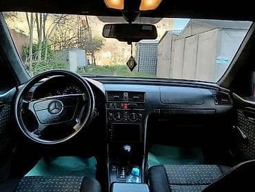 bmw 316i compact: Mercedes-Benz C-Class: 1.8 l | 1996 il Sedan — 4