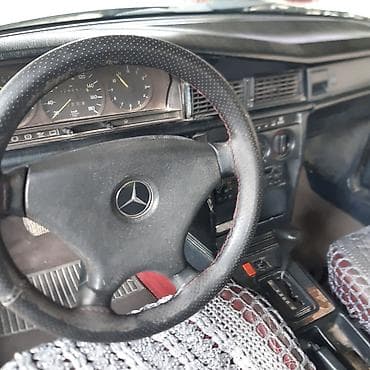 diffuser satisi: Mercedes-Benz 190 (W201): 2 l | 1990 il Sedan — 4