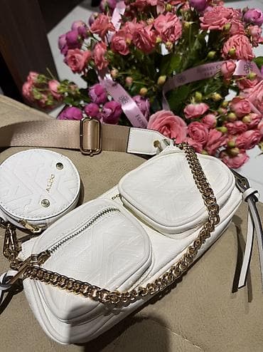 Аксессуары: Yaşıl mini çanta💚 Charles&Keith markasına aiddir içində kartlığıda — 3