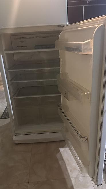 satfinder satisi: İşlənmiş 2 qapılı Beko Soyuducu Satılır, rəng - Ağ, Təkərli — 4