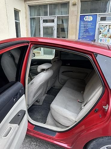 mersedes e 240: Toyota Prius Qalmaq serti ile gundeliye verilir Depozit 1200 manat — 5