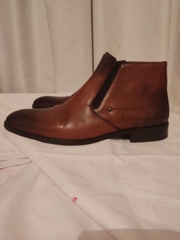 lova batinka: Kişi çəkməsi. Türk malıdır, təmiz dəridir, yenidir, ölçüsü 41. Qiyməti — 3