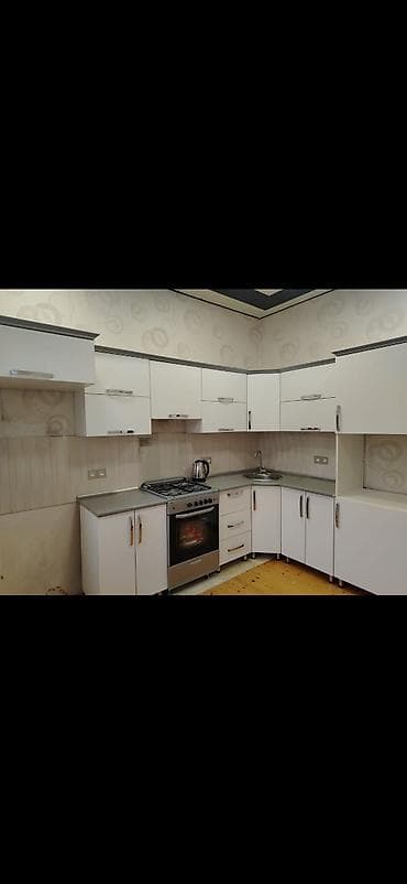 Kuxna mebeli 550asn satılır ölçübir tərəfi 3.34mo biri tərəfi 2m